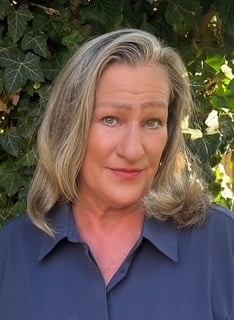 Suzanne Axtell